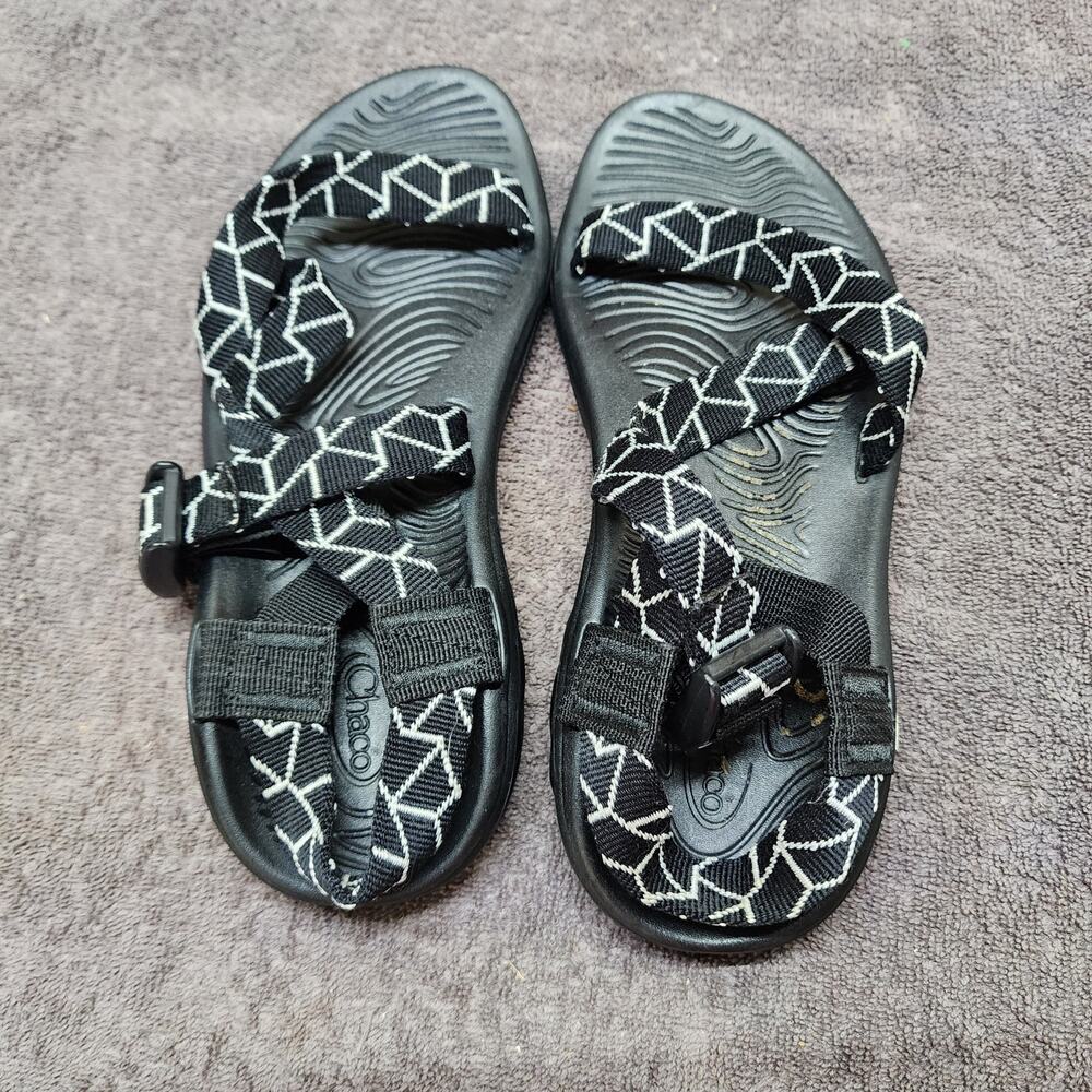 Chacos Black and White strappy size 8 women 10 inches long Shoes b54